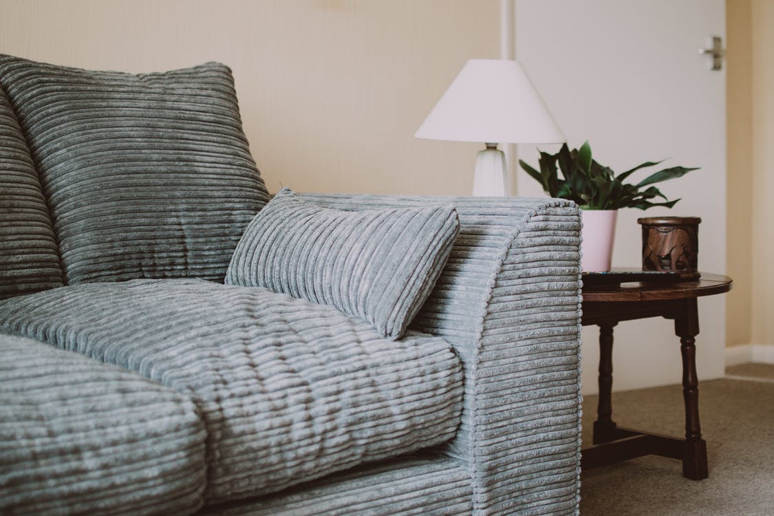benefícios de reformar um sofá