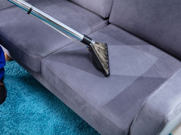como limpar sofá de tecido