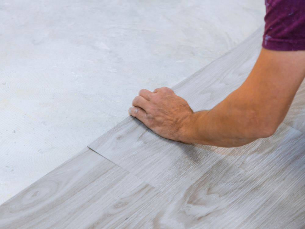 Quanto tempo dura o piso autocolante