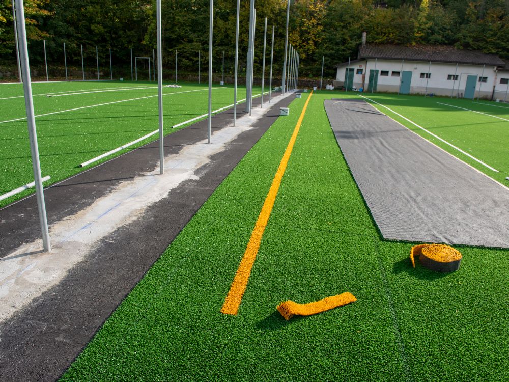 como cuidar de grama sintética