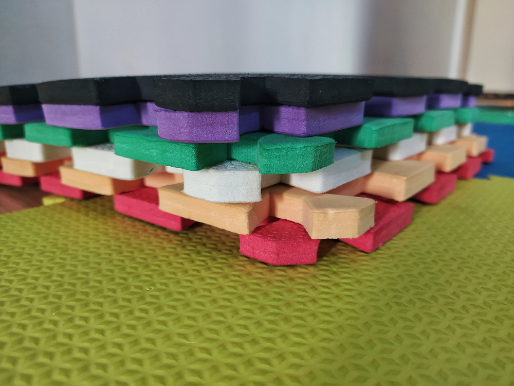 Como tirar o cheiro forte do tatame de eva novo